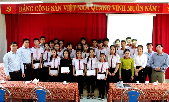 Trao hoc bong Grobest Hue 2.JPG Trao hoc bong Grobest Hue 2.JPG