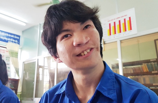 Trao hoc bong Grobest Hue 8.jpg Trao hoc bong Grobest Hue 8.jpg