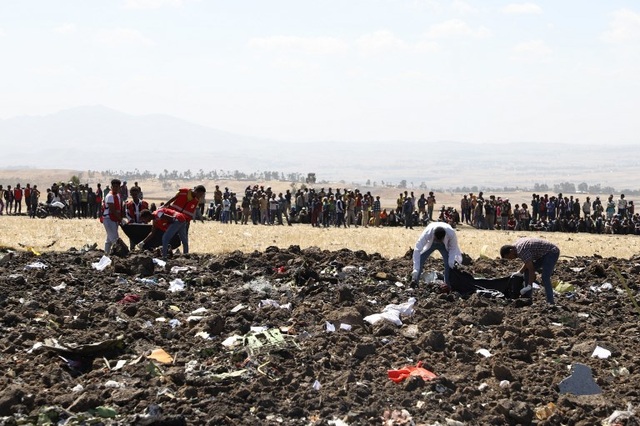 Hình ảnh đầu tiên từ hiện trường vụ rơi máy bay Ethiopia khiến 157 người chết - Ảnh minh hoạ 7