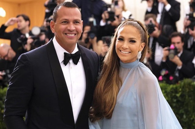 Jennifer Lopez đính hôn với bạn trai kém 6 tuổi - 2 Jennifer Lopez đính hôn với bạn trai kém 6 tuổi - 2