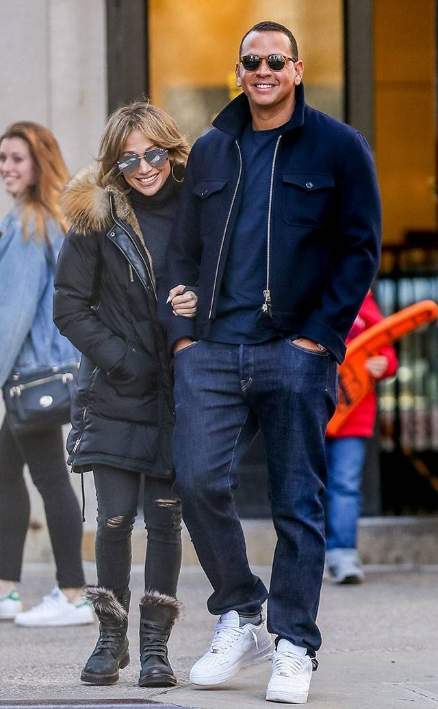 Jennifer Lopez đính hôn với bạn trai kém 6 tuổi - 4 Jennifer Lopez đính hôn với bạn trai kém 6 tuổi - 4