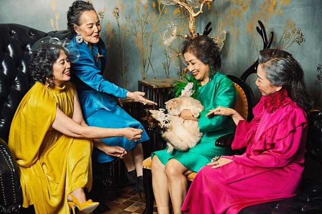 Bộ ảnh ý nghĩa về tình bạn vượt thời gian của “những cô gái trẻ với một vài nếp nhăn” - 8 Bộ ảnh ý nghĩa về tình bạn vượt thời gian của “những cô gái trẻ với một vài nếp nhăn” - 8