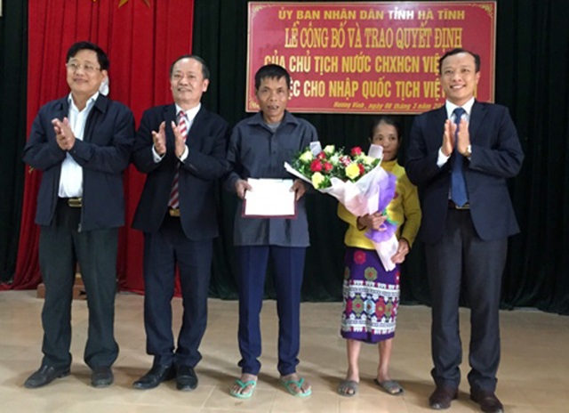 Nước mắt mừng tủi ngày nhận quốc tịch Việt Nam sau hàng chục năm chờ đợi - 2 Nước mắt mừng tủi ngày nhận quốc tịch Việt Nam sau hàng chục năm chờ đợi - 2