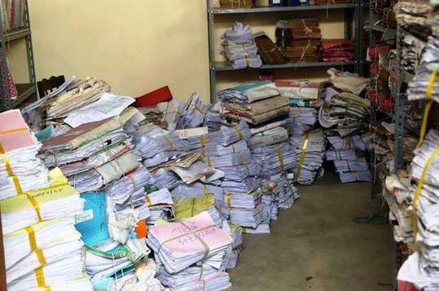 Lốc xoáy thổi tốc mái khu văn phòng UBND TP, nhiều tài liệu quan trọng nguy cơ hư hỏng - 3 Lốc xoáy thổi tốc mái khu văn phòng UBND TP, nhiều tài liệu quan trọng nguy cơ hư hỏng - 3