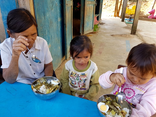 Hoc sinh vùng cao Nam Trà My