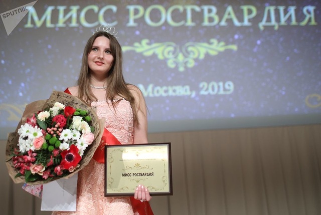 Vẻ đẹp của các nữ quân nhân thi hoa hậu vệ binh quốc gia Moscow - 10 Vẻ đẹp của các nữ quân nhân thi hoa hậu vệ binh quốc gia Moscow - 10