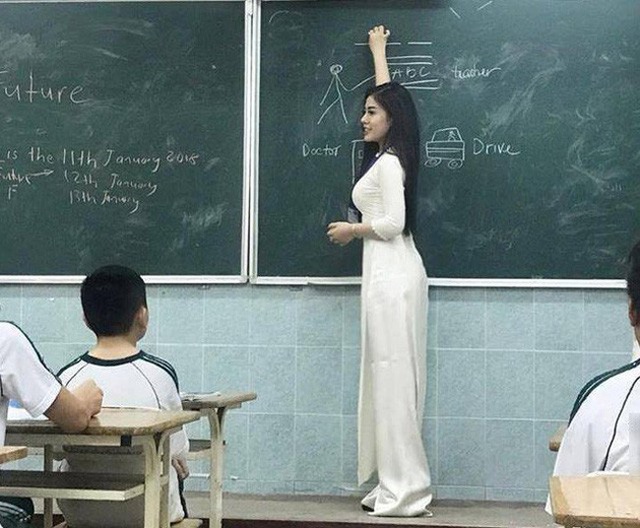 Hình ảnh cô giáo và học sinh đẹp tình cảm Trường Tiểu Học Đằng Lâm