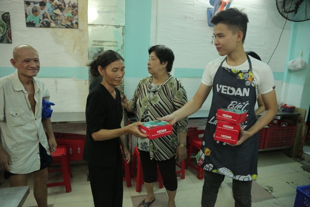 500 suất ăn cho người có hoàn cảnh khó khăn - 4 500 suất ăn cho người có hoàn cảnh khó khăn - 4