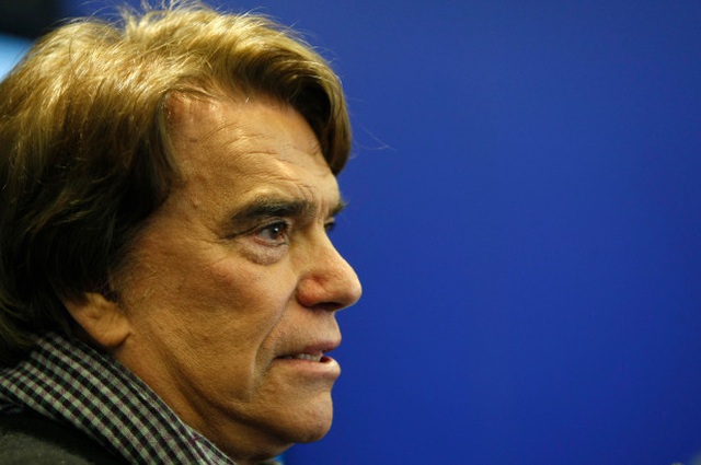 Bernard Tapie phải hầu tòa vì gian lận 450 triệu USD từ thỏa thuận bán Adidas. Bernard Tapie phải hầu tòa vì gian lận 450 triệu USD từ thỏa thuận bán Adidas.