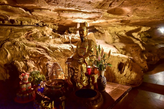 Kỳ lạ ngôi chùa cổ 1000 năm, tọa lạc trong lòng hang động ở Ninh Bình - 11