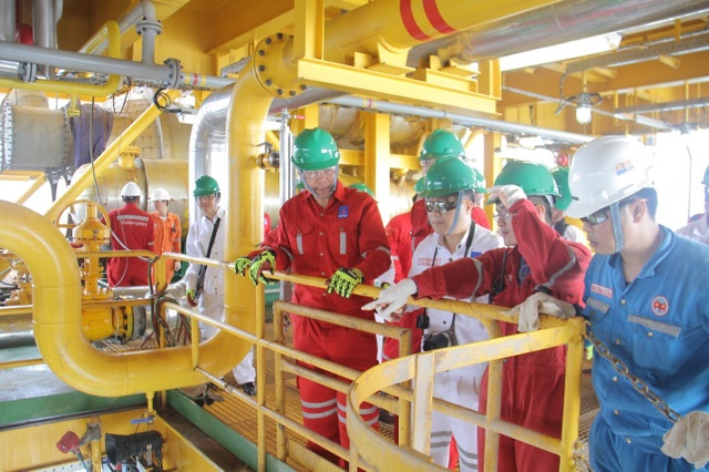 Dự án phát triển mỏ Cá Tầm thành công với những điểm nhấn đặc biệt - 2 Dự án phát triển mỏ Cá Tầm thành công với những điểm nhấn đặc biệt - 2