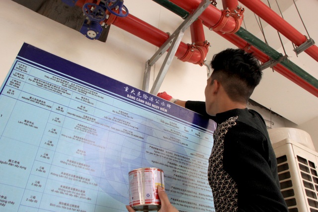 Cận cảnh người nhện gấp rút vệ sinh ga Cát Linh - Hà Đông - 10 Cận cảnh người nhện gấp rút vệ sinh ga Cát Linh - Hà Đông - 10