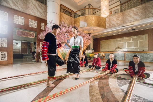 Người đẹp truyền thông Phùng Ngọc Bảo Vân thích thú khám phá tết Mường Thanh - 4 Người đẹp truyền thông Phùng Ngọc Bảo Vân thích thú khám phá tết Mường Thanh - 4