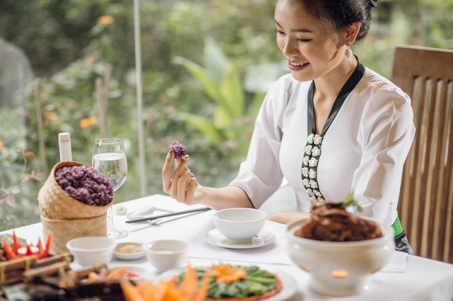 Người đẹp truyền thông Phùng Ngọc Bảo Vân thích thú khám phá tết Mường Thanh - 5 Người đẹp truyền thông Phùng Ngọc Bảo Vân thích thú khám phá tết Mường Thanh - 5