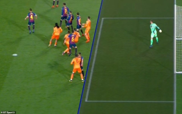 10954530-6805645-Multiple_replays_were_analysed_as_officials_checked_whether_No_6-m-32_1552516569936.jpg 10954530-6805645-Multiple_replays_were_analysed_as_officials_checked_whether_No_6-m-32_1552516569936.jpg