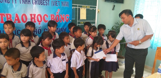 Trao học bổng Grobest đến học sinh nghèo hiếu học huyện Cần Giờ- TPHCM - 1 Trao học bổng Grobest đến học sinh nghèo hiếu học huyện Cần Giờ- TPHCM - 1