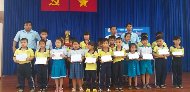 Trao học bổng Grobest đến học sinh nghèo hiếu học huyện Cần Giờ- TPHCM - 2 Trao học bổng Grobest đến học sinh nghèo hiếu học huyện Cần Giờ- TPHCM - 2