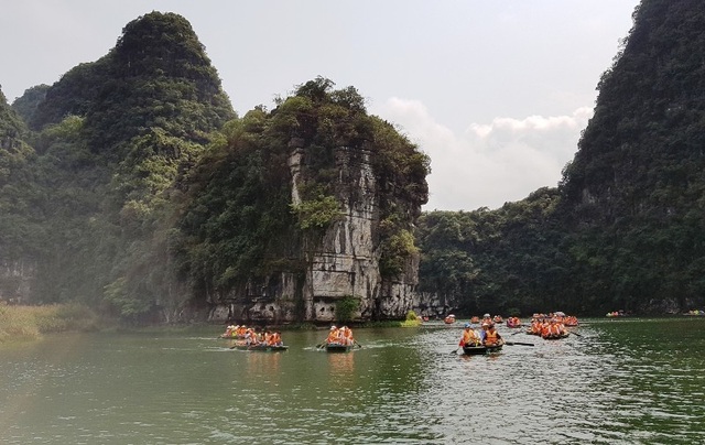 Ồn ào thu giá vé tham quan di sản Tràng An vượt quy định, doanh nghiệp nói gì? - 4 Ồn ào thu giá vé tham quan di sản Tràng An vượt quy định, doanh nghiệp nói gì? - 4
