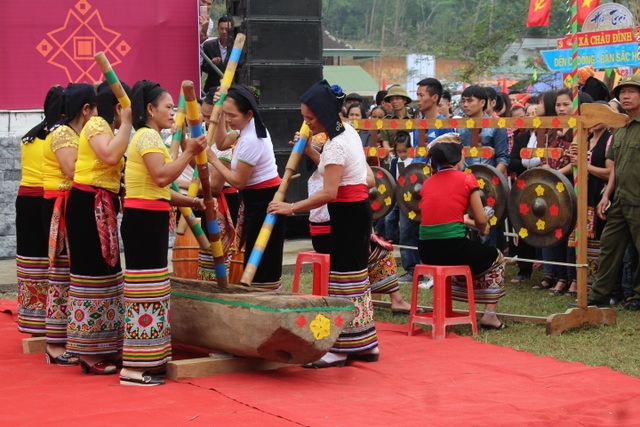 Hàng ngàn người dự Lễ hội ở ngôi đền thờ nàng Nang Phốm Hóm - 7