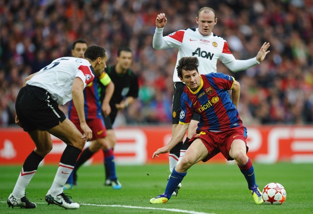 manchester-united-luke-shaw-pocketing-messi-yes-please-red-devils-fans-react-as-they-draw-barcelona-in-the-champions-league.jpg manchester-united-luke-shaw-pocketing-messi-yes-please-red-devils-fans-react-as-they-draw-barcelona-in-the-champions-league.jpg