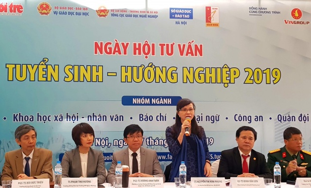 Ngày hội tuyển sinh 2019: Thí sinh dồn dập hỏi về ngành kinh tế và du lịch - 2