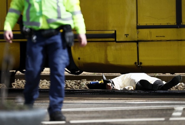 Nổ súng nghi khủng bố trên tàu điện Hà Lan, 3 người thiệt mạng - Ảnh minh hoạ 2
