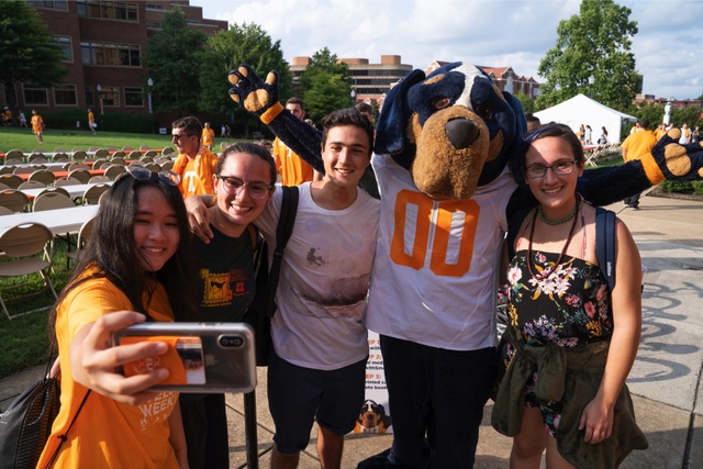 Học bổng du học 340triệu/năm Làm việc hưởng lương tại University of Tennessee Knoxville, Mỹ - 2 Học bổng du học 340triệu/năm Làm việc hưởng lương tại University of Tennessee Knoxville, Mỹ - 2