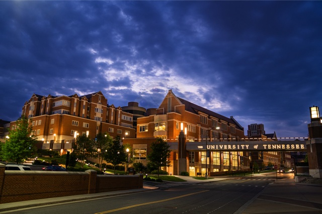 Học bổng du học 340triệu/năm Làm việc hưởng lương tại University of Tennessee Knoxville, Mỹ - 1 Học bổng du học 340triệu/năm Làm việc hưởng lương tại University of Tennessee Knoxville, Mỹ - 1