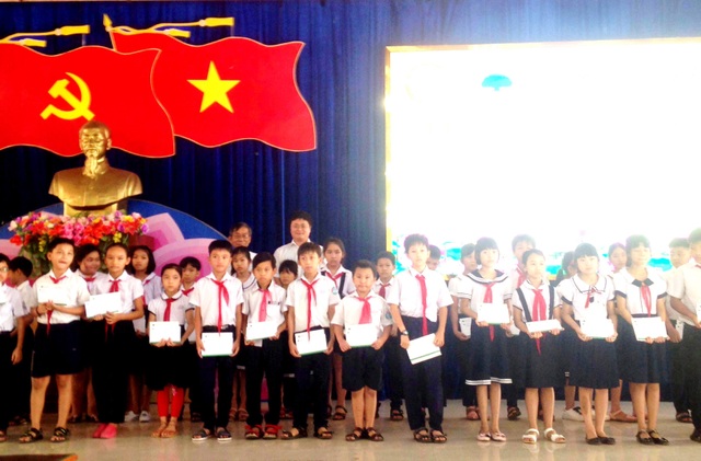 Trao học bổng học sinh Quảng Nam Trao học bổng học sinh Quảng Nam