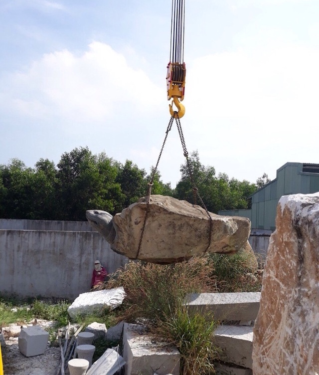 Ảnh: Cận cảnh rùa đá “Hồn thiêng đất Việt” nặng 20 tấn, 600 triệu không bán - 4 Ảnh: Cận cảnh rùa đá “Hồn thiêng đất Việt” nặng 20 tấn, 600 triệu không bán - 4