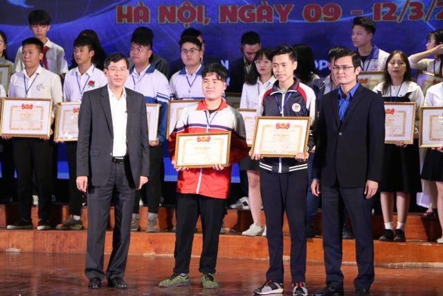 Phụ huynh phản pháo lại kết quả Hội đồng thẩm định cuộc thi Khoa học kỹ thuật cấp quốc gia - 2 Phụ huynh phản pháo lại kết quả Hội đồng thẩm định cuộc thi Khoa học kỹ thuật cấp quốc gia - 2