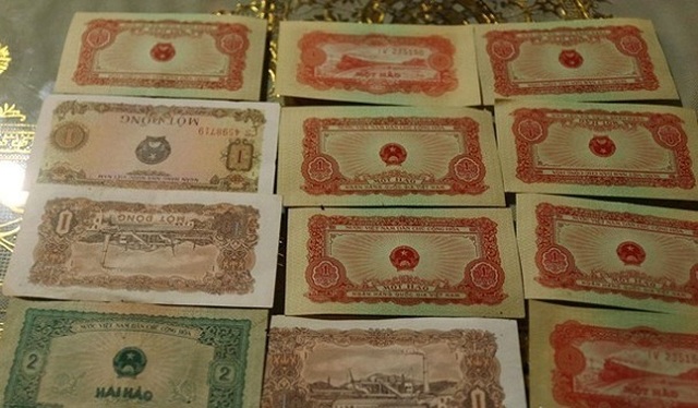 Nghệ An: Dọn nhà, phát hiện cọc tiền cổ thời ông cha để lại - 2 Nghệ An: Dọn nhà, phát hiện cọc tiền cổ thời ông cha để lại - 2