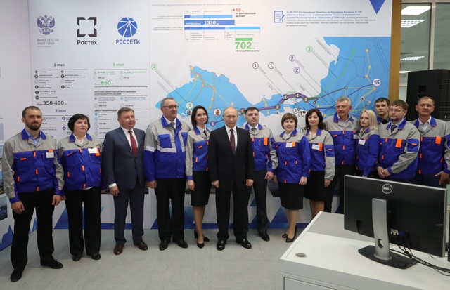 Ông Putin khai trương 2 nhà máy điện mới tại Crimea sau khi Ukraine cắt điện - 2 Ông Putin khai trương 2 nhà máy điện mới tại Crimea sau khi Ukraine cắt điện - 2