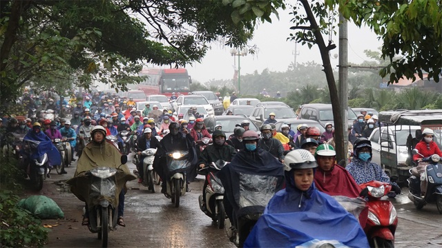 Quay cuồng trên đoạn đường tắc kinh khủng nhất Hà Nội - 9