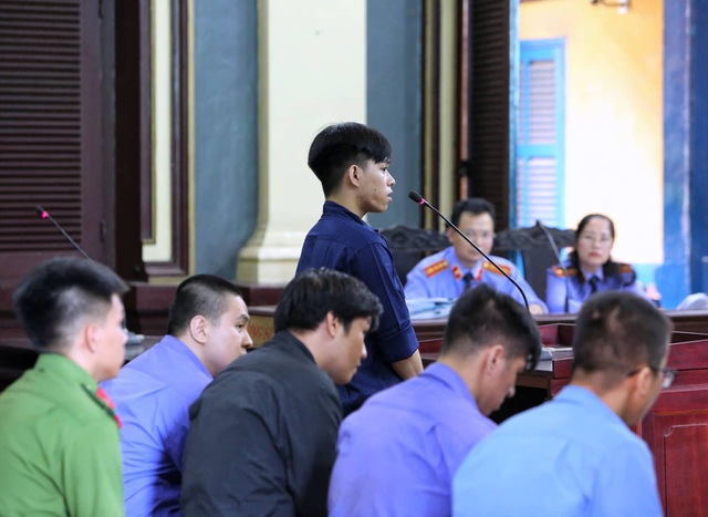 Nguyên CSGT gọi giang hồ đánh chết người bị đề nghị 13 năm tù - 1 Nguyên CSGT gọi giang hồ đánh chết người bị đề nghị 13 năm tù - 1
