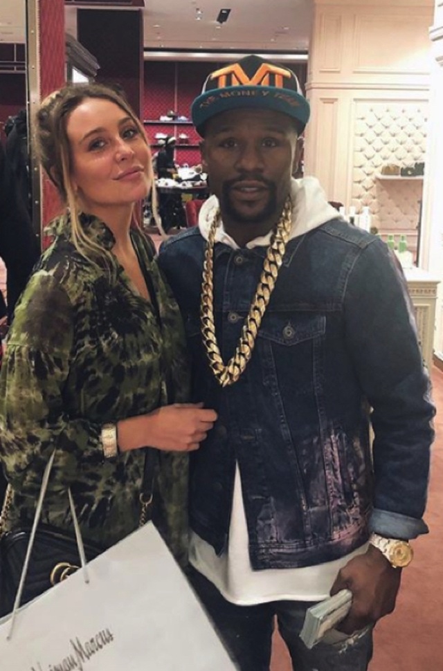 Floyd Mayweather bất ngờ hẹn hò mỹ nhân nóng bỏng kém 20 tuổi - 1 Floyd Mayweather bất ngờ hẹn hò mỹ nhân nóng bỏng kém 20 tuổi - 1