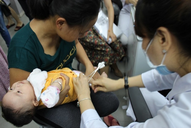 597 trẻ xuất hiện phản ứng thông thường sau khi tiêm vắc xin ComBE Five  - 1
