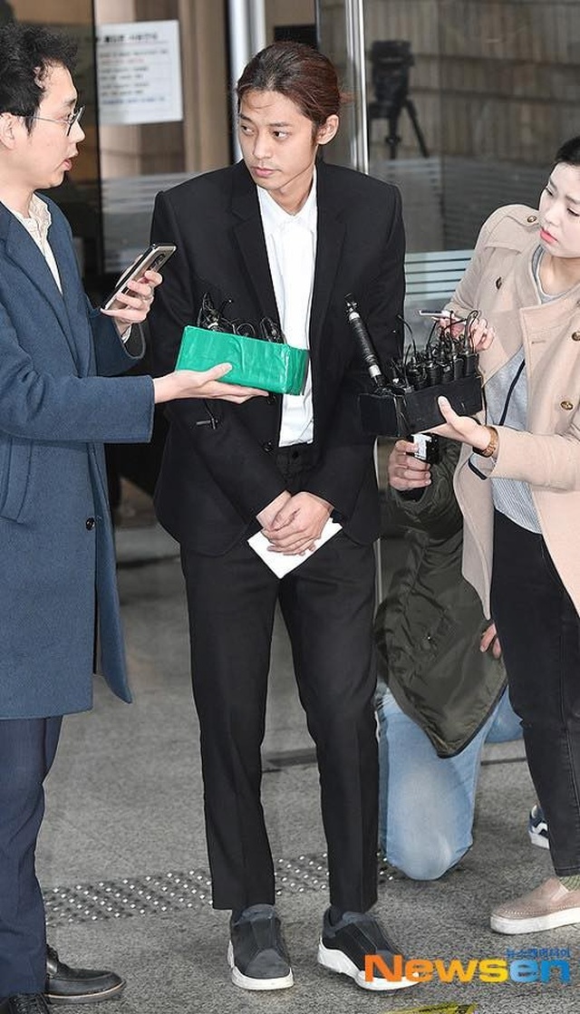 Jung Joon Young cúi đầu xin lỗi và bật khóc khi tới tòa án - 2 Jung Joon Young cúi đầu xin lỗi và bật khóc khi tới tòa án - 2