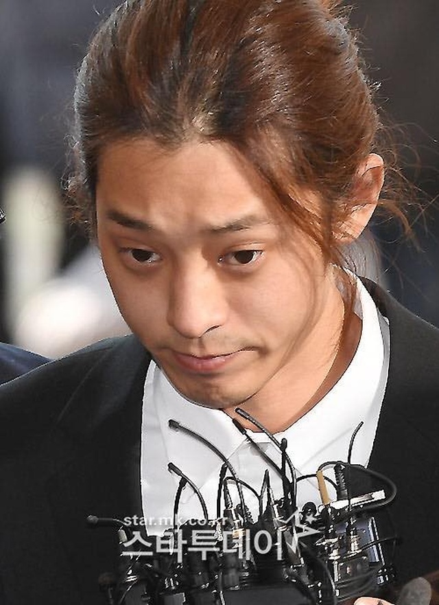 Jung Joon Young cúi đầu xin lỗi và bật khóc khi tới tòa án - 6 Jung Joon Young cúi đầu xin lỗi và bật khóc khi tới tòa án - 6