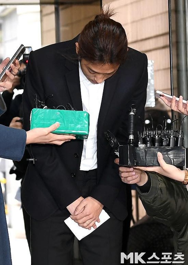 Jung Joon Young cúi đầu xin lỗi và bật khóc khi tới tòa án - 3 Jung Joon Young cúi đầu xin lỗi và bật khóc khi tới tòa án - 3
