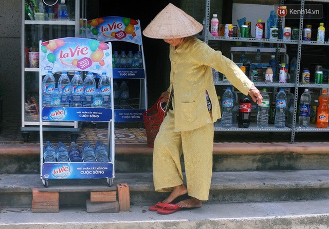 Người mẹ 60 năm chạy theo đút cơm cho con - 4 Người mẹ 60 năm chạy theo đút cơm cho con - 4