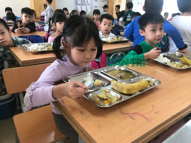 Phủ nhận thông tin 35 kg thịt gà đưa vào trường tiểu học Chu Văn An có mùi ôi thiu - 2 Phủ nhận thông tin 35 kg thịt gà đưa vào trường tiểu học Chu Văn An có mùi ôi thiu - 2