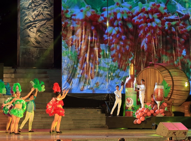 Đến Ninh Thuận: Hái nho, trải nghiệm đua ô tô trên cát, lướt sóng, thuyền buồm... - 3 Đến Ninh Thuận: Hái nho, trải nghiệm đua ô tô trên cát, lướt sóng, thuyền buồm... - 3