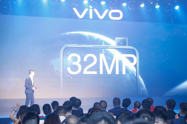 Quang Hải bất ngờ xuất hiện tại sự kiện ra mắt smartphone camera ẩn Vivo V15 - Ảnh minh hoạ 2