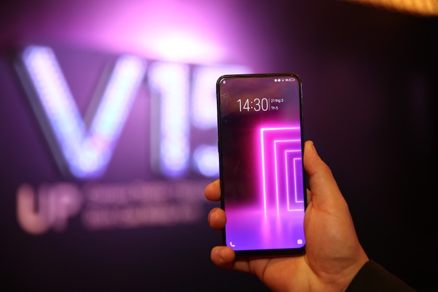 Quang Hải bất ngờ xuất hiện tại sự kiện ra mắt smartphone camera ẩn Vivo V15 - Ảnh minh hoạ 5