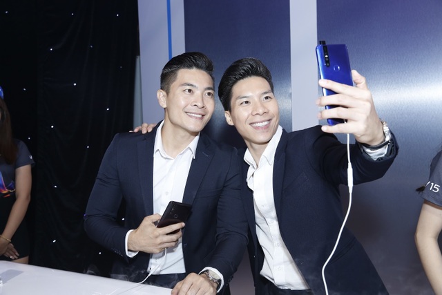 Quang Hải bất ngờ xuất hiện tại sự kiện ra mắt smartphone camera ẩn Vivo V15 - Ảnh minh hoạ 8