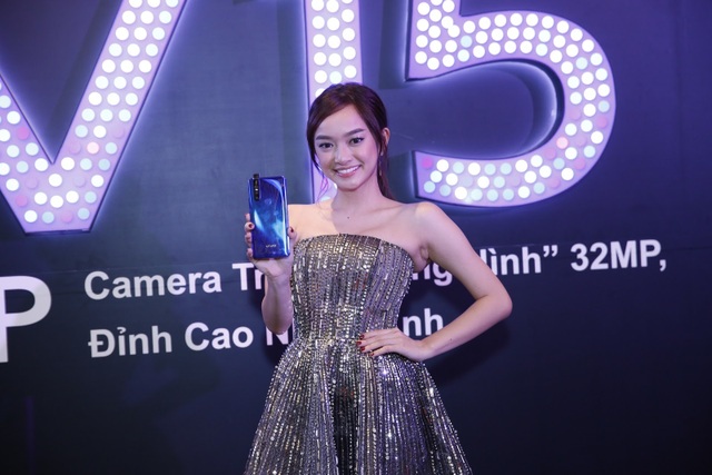 Quang Hải bất ngờ xuất hiện tại sự kiện ra mắt smartphone camera ẩn Vivo V15 - Ảnh minh hoạ 11