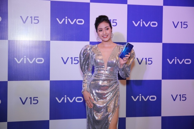 Quang Hải bất ngờ xuất hiện tại sự kiện ra mắt smartphone camera ẩn Vivo V15 - Ảnh minh hoạ 12