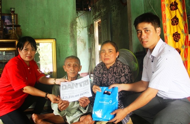 Bạn đọc Dân trí tiếp tục giúp đỡ cụ Nguyễn Lừng hơn 121 triệu đồng - 1 Bạn đọc Dân trí tiếp tục giúp đỡ cụ Nguyễn Lừng hơn 121 triệu đồng - 1