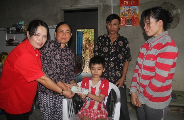 Bạn đọc Dân trí tiếp tục giúp đỡ cụ Nguyễn Lừng hơn 121 triệu đồng - 2 Bạn đọc Dân trí tiếp tục giúp đỡ cụ Nguyễn Lừng hơn 121 triệu đồng - 2